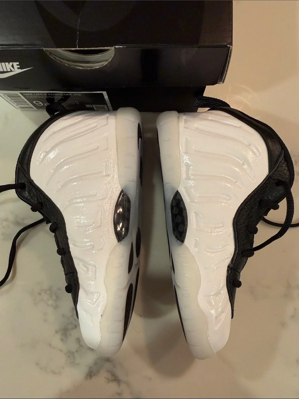 Nike Little Posite One Toddler size 9 - Black/White